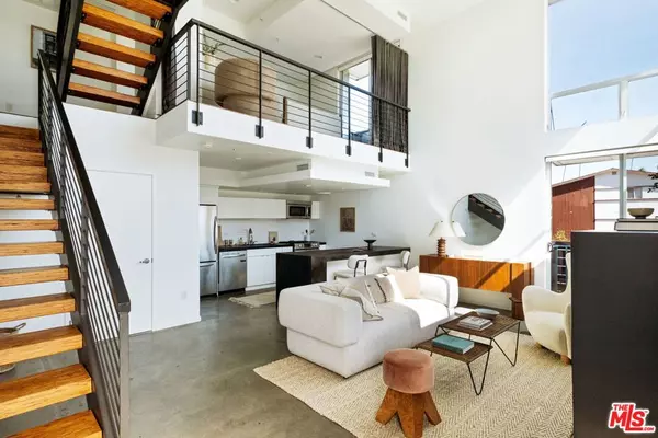 Los Angeles, CA 90020,333 S Wilton PL #2