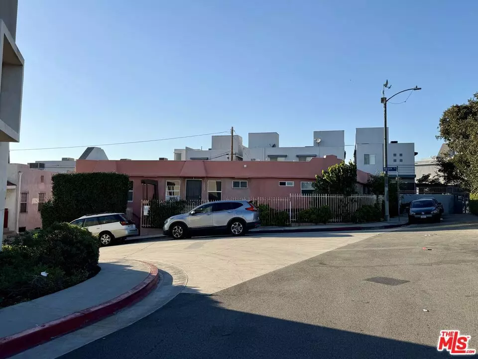 Los Angeles, CA 90012,1126 White Knoll DR