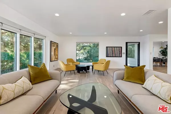 Los Angeles, CA 90027,2400 Glendower AVE