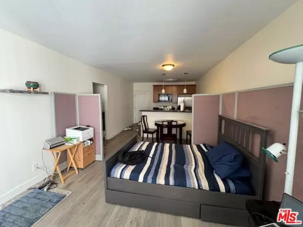 Los Angeles, CA 90024,10982 Roebling AVE #541