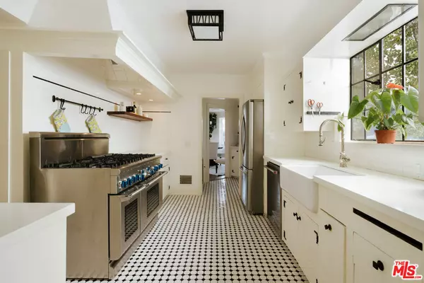 Los Angeles, CA 90049,11630 Bellagio RD