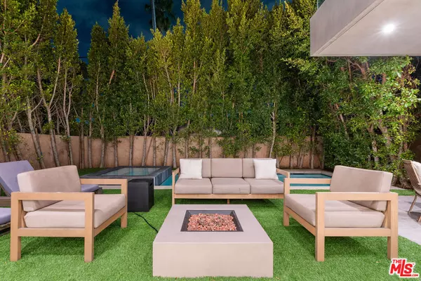 Los Angeles, CA 90036,637 N Gardner ST