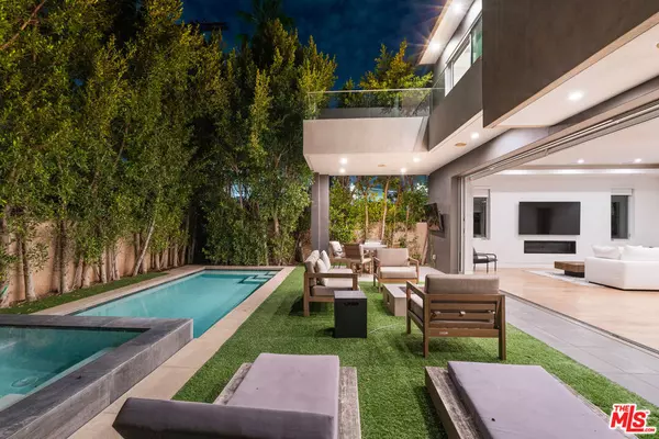 Los Angeles, CA 90036,637 N Gardner ST