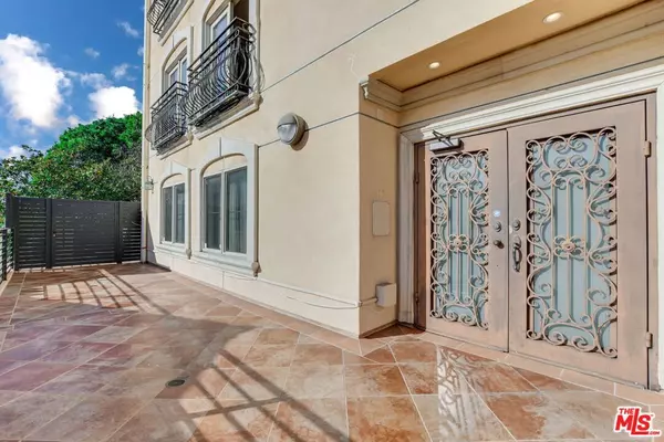 Los Angeles, CA 90035,918 S Wooster ST #1