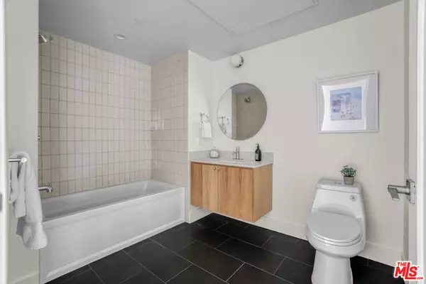 Los Angeles, CA 90025,1822 Overland AVE #501