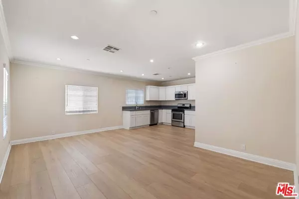 Los Angeles, CA 90006,1147 S Kenmore AVE