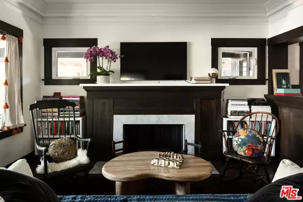 Los Angeles, CA 90004,379 N Wilton PL