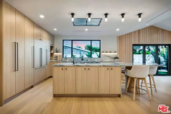 Woodland Hills, CA 91367,5853 Keokuk AVE