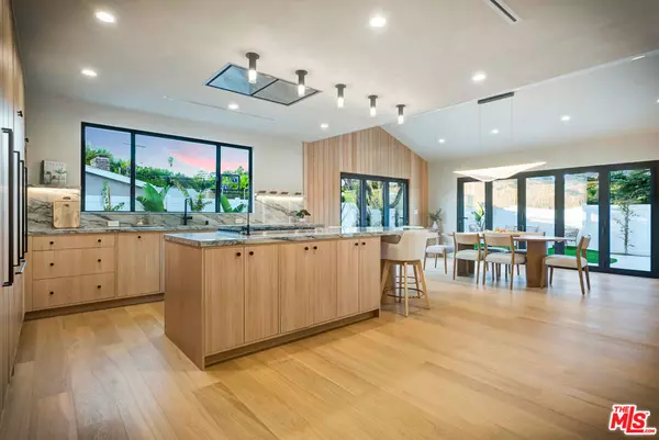 Woodland Hills, CA 91367,5853 Keokuk AVE