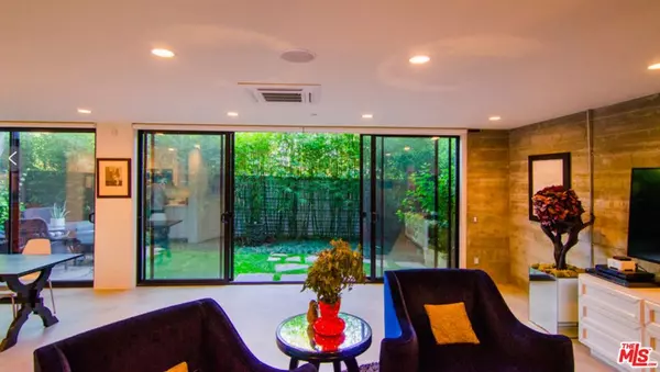 Los Angeles, CA 90049,2849 Seattle Drive