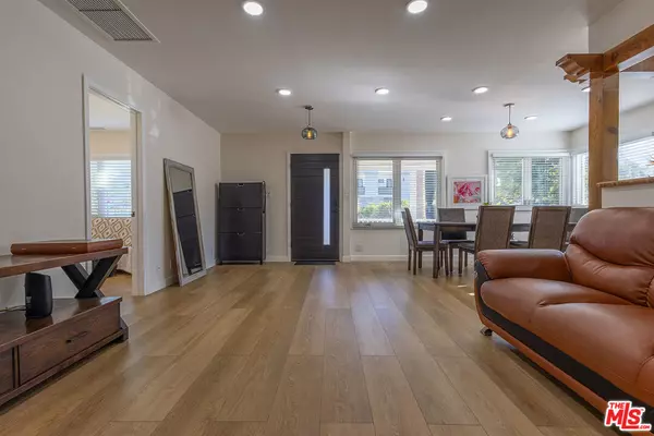 Sherman Oaks, CA 91403,5123 Noble AVE