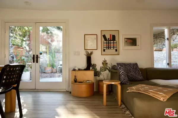 Los Angeles, CA 90065,466 Wren DR