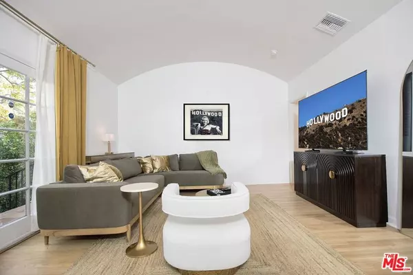 Los Angeles, CA 90046,953 N Martel AVE