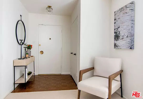 Beverly Hills, CA 90211,344 S Doheny DR