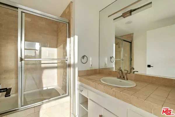 West Hollywood, CA 90069,1155 N La Cienega BLVD #5