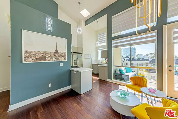 Los Angeles, CA 90036,600 S Ridgeley DR #1