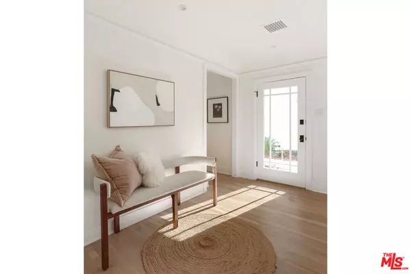 Los Angeles, CA 90036,623 N Sycamore AVE