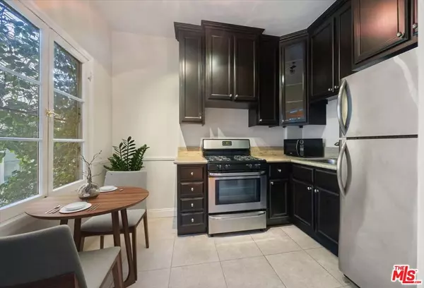 Los Angeles, CA 90048,6217 Orange ST #9