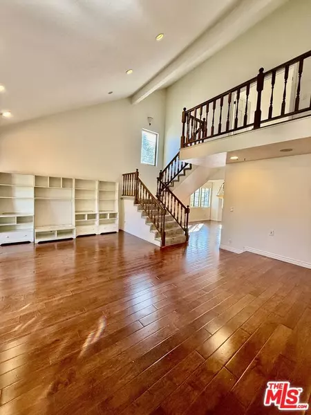 30402 Penrod DR, Agoura Hills, CA 91301