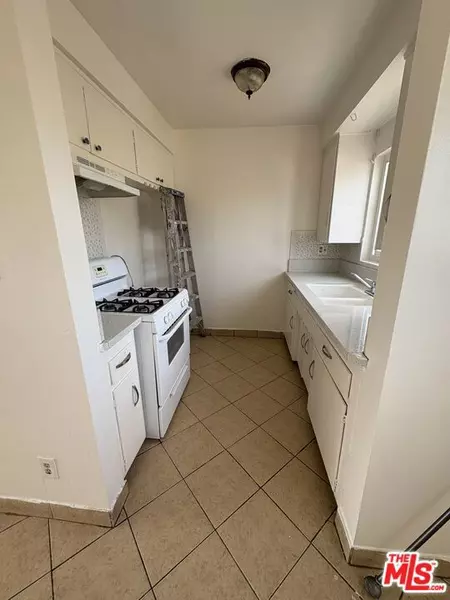 6330 Estrella AVE, Los Angeles, CA 90044