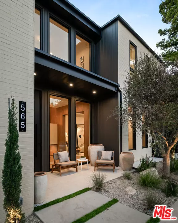 Pacific Palisades, CA 90272,565 Toyopa DR