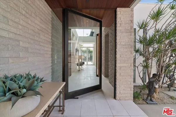 Los Angeles, CA 90069,1232 Sunset Plaza DR