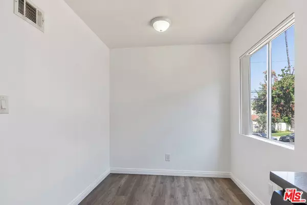 Panorama City, CA 91402,8936 Willis AVE #11