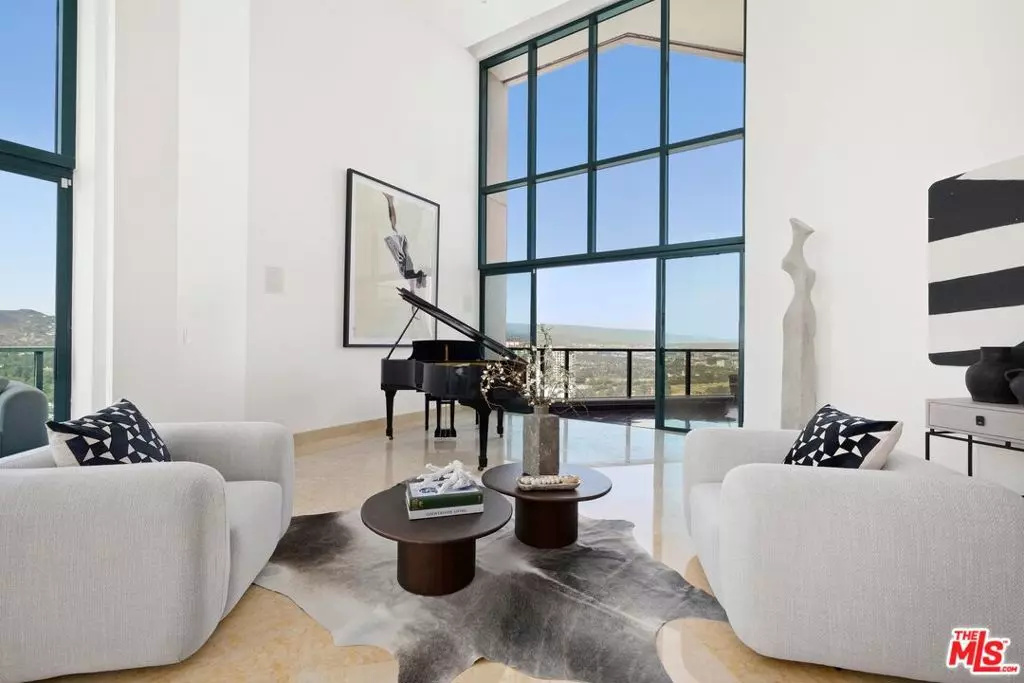 Los Angeles, CA 90024,10490 Wilshire BLVD #PH4