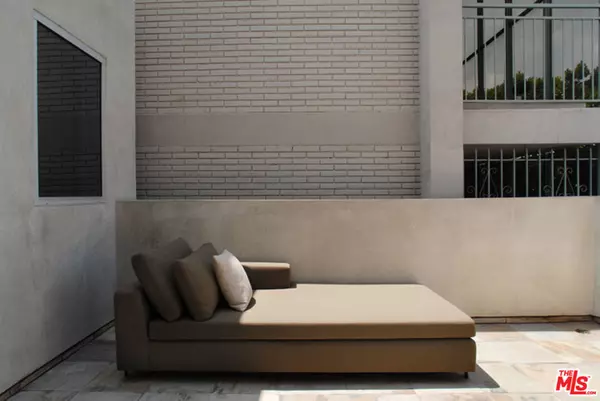 Los Angeles, CA 90048,8312 Beverly BLVD #204