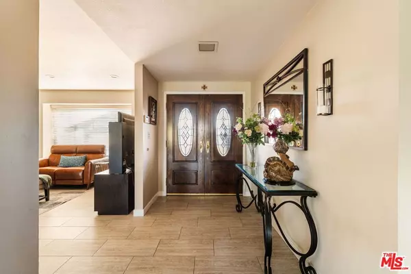 Los Angeles, CA 90065,4837 Round Top DR