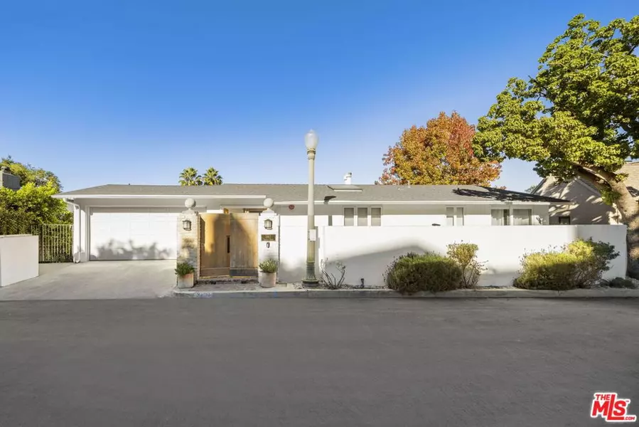 3411 Tareco DR, Los Angeles, CA 90068