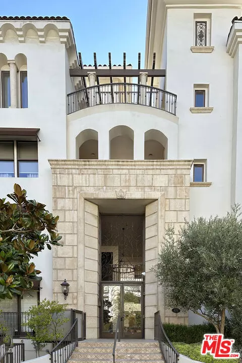 West Hollywood, CA 90048,122 N Clark DR #405