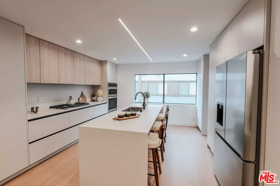 4622 Glencoe AVE #4, Marina Del Rey, CA 90292