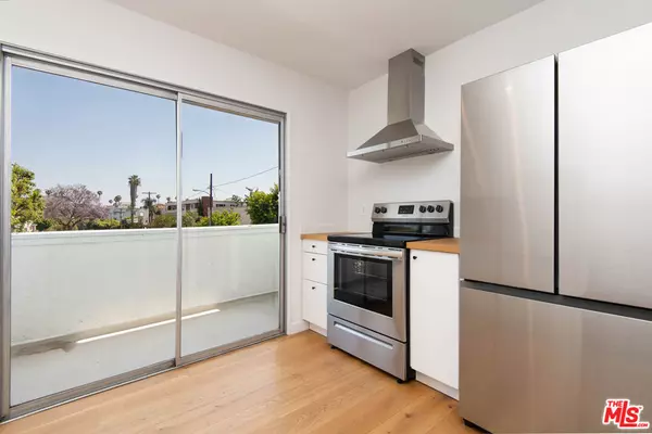 Los Angeles, CA 90068,5935 Chula Vista WAY #102