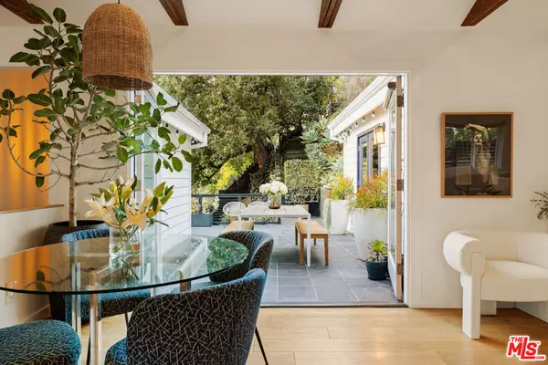 Los Angeles, CA 90046,8556 Ridpath DR