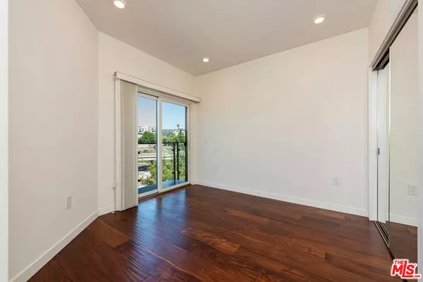 Los Angeles, CA 90038,5531 La Mirada AVE #202