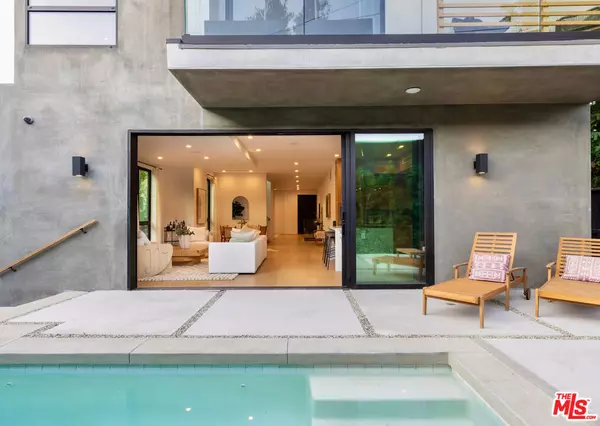 West Hollywood, CA 90069,9064 Harland AVE