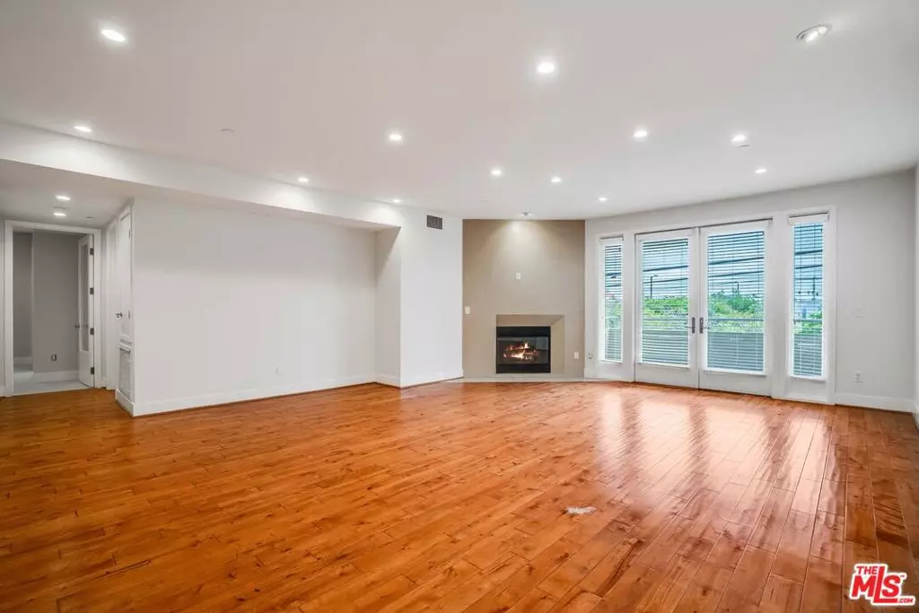 Los Angeles, CA 90025,1517 S Bentley AVE #204