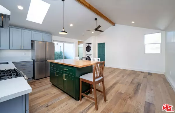 Lake Balboa, CA 91406,6461 Whitman AVE