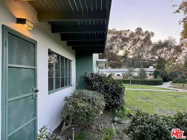 5560 Village, Los Angeles, CA 90016