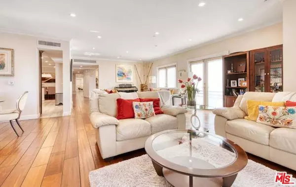 Los Angeles, CA 90035,918 S Wooster ST #2