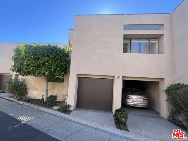 861 N Village SQ, Palm Springs, CA 92262