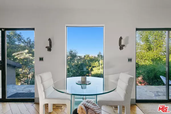 Topanga, CA 90290,20784 Medley LN