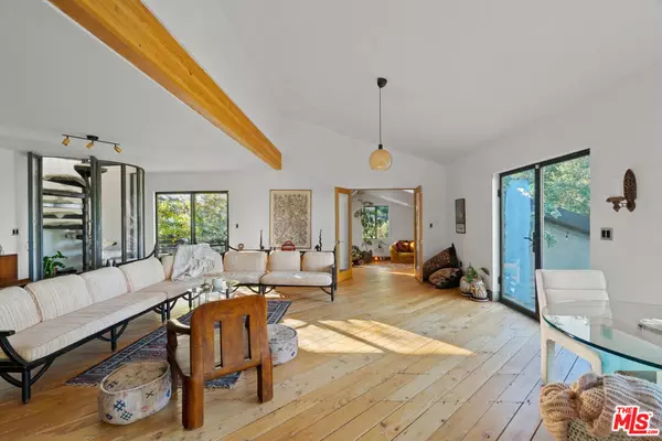 Topanga, CA 90290,20784 Medley LN