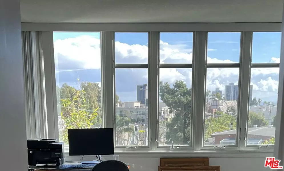 289 S Barrington AVE #A307, Los Angeles, CA 90049