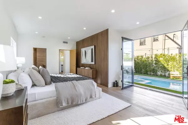 Beverly Hills, CA 90211,216 S Almont DR