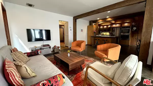 Los Angeles, CA 90066,3617 Maplewood AVE