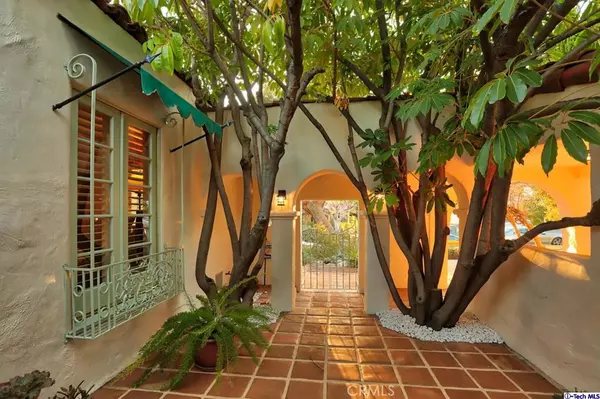 Glendale, CA 91202,1528 Ridgeway DR