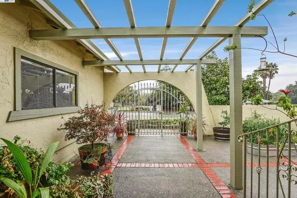 Vacaville, CA 95688,300 Alamo Drive