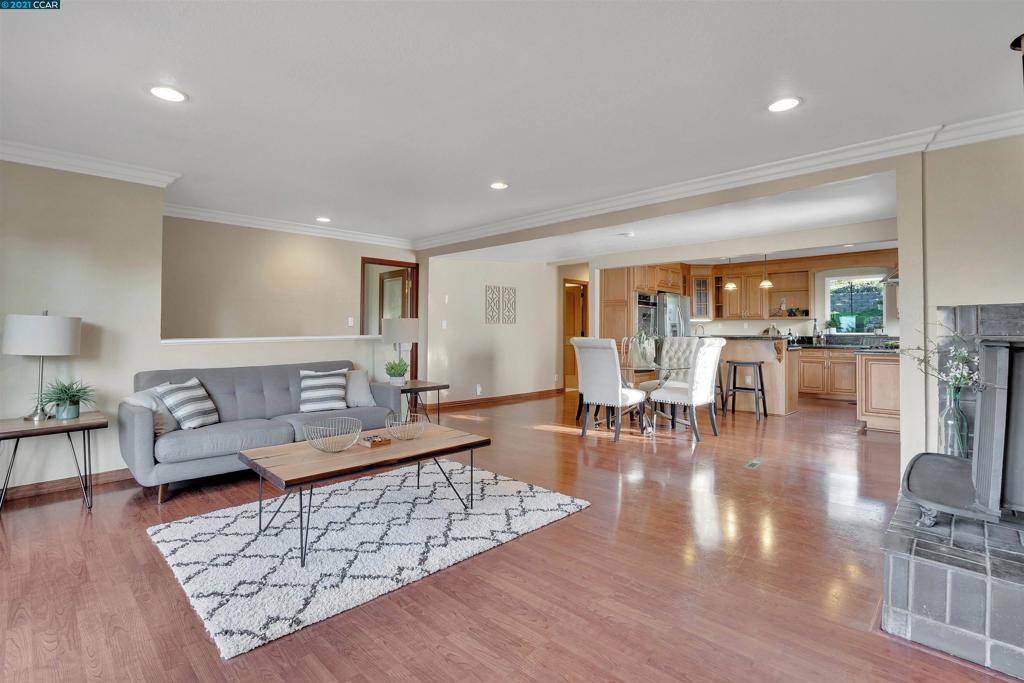 7975 Michigan Ave, Oakland, CA 94605